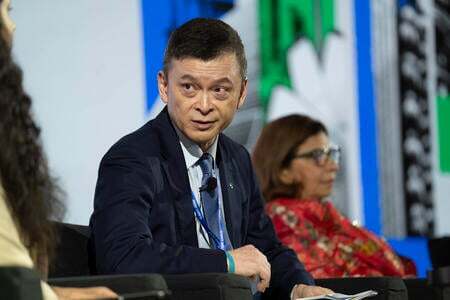 Michael Wen on stage
