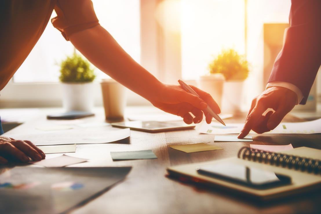 Under2 Coalition Ambition Tracker - stock image of office